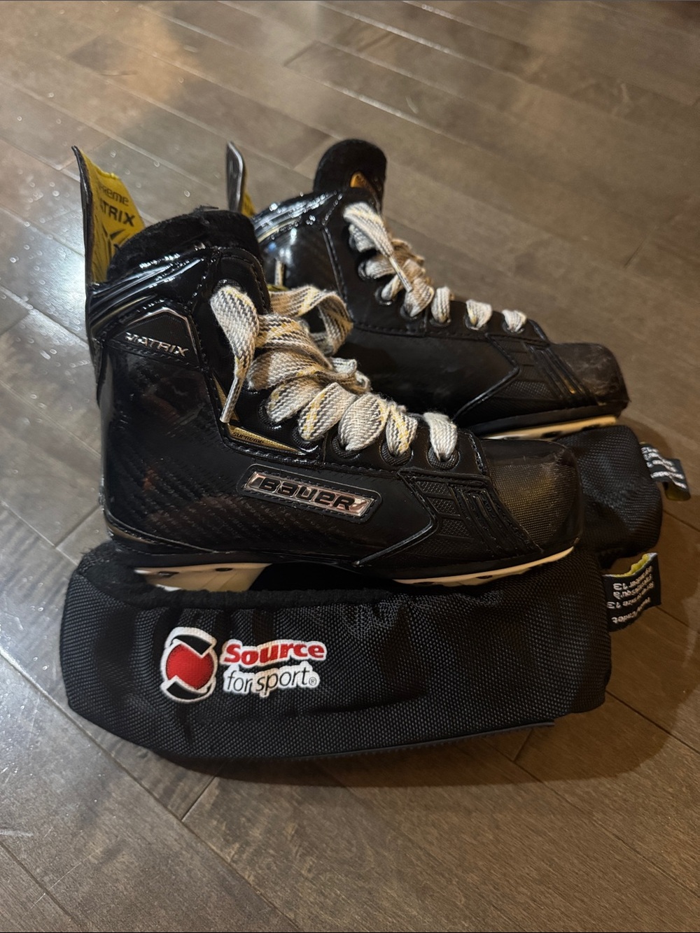Bauer Kids Black Skates with Skate Guards